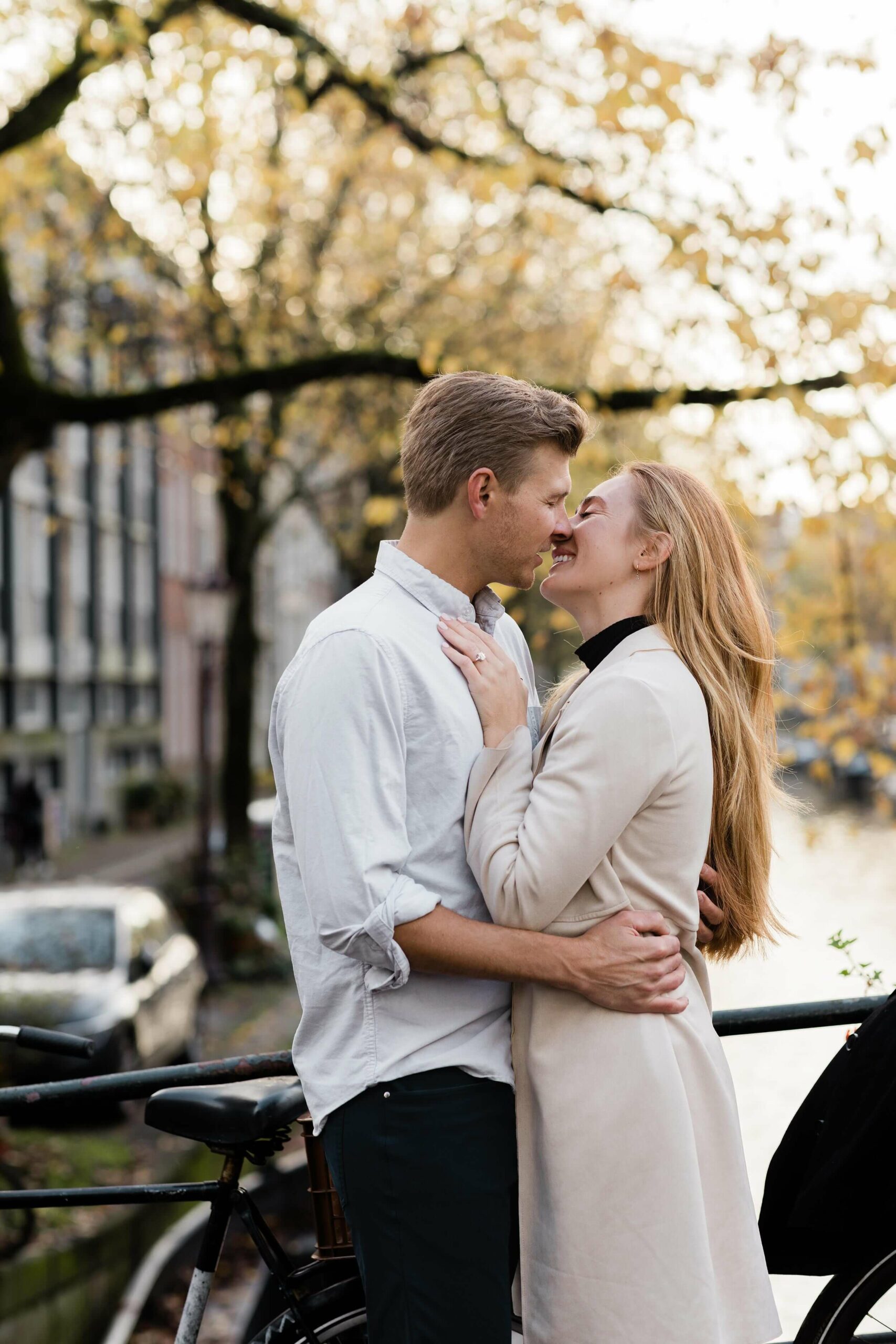 alt="engagement kiss surprise proposal in Amsterdam"